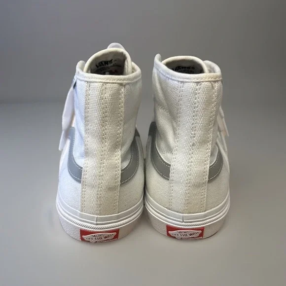 NWOB Vans Gilbert Crockett High Pro II White/Reflective Shoes Size 7 Women's 8.5